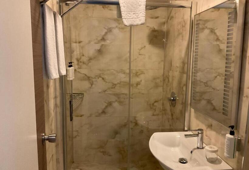 Номер Deluxe, Zade