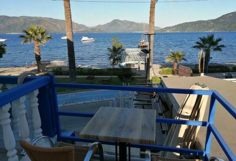Standard Quadruple Room Sea View, Uysal Motel Beach