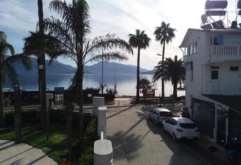 Standard Quadruple Room Sea View, Uysal Motel Beach