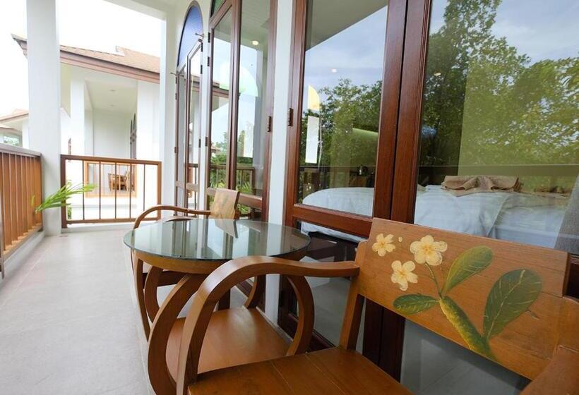 اتاق لوکس با چشم‌انداز باغ, Baan Imm Sook Resort