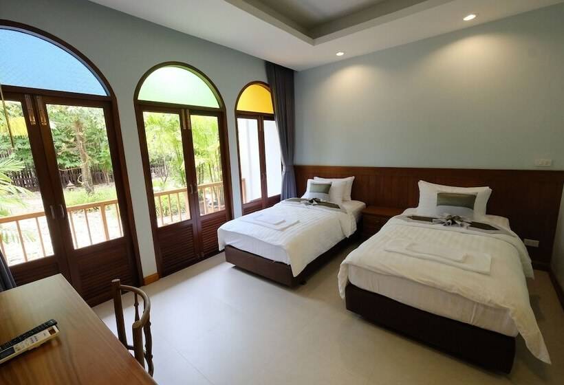اتاق لوکس با چشم‌انداز باغ, Baan Imm Sook Resort