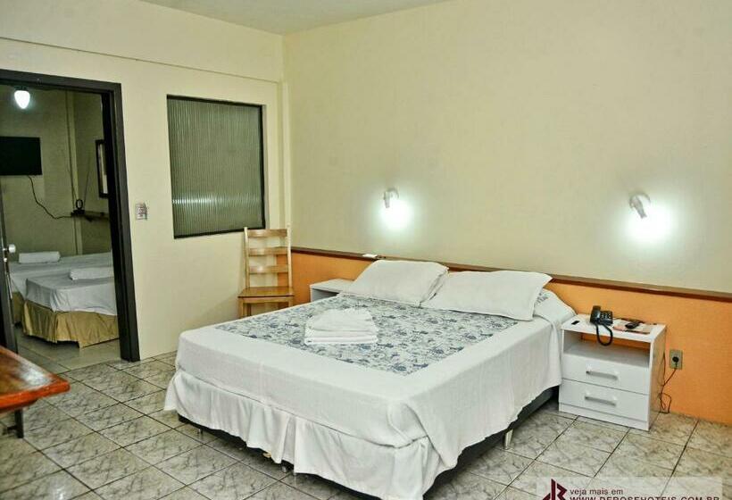 Habitación Cuádruple Deluxe, De Rose Palace