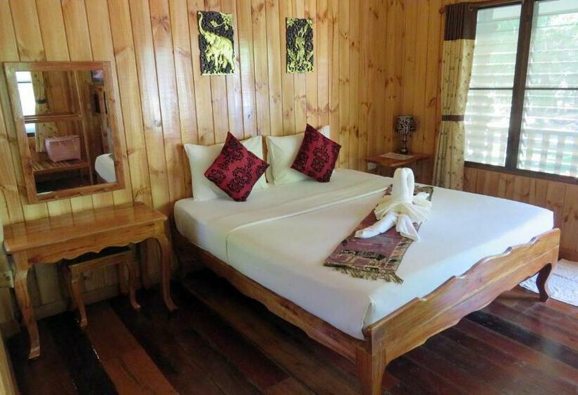 اتاق لوکس با بالکن, Macura Resort