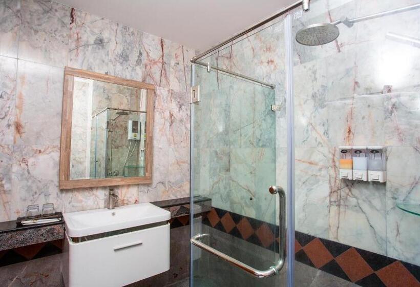 اتاق لوکس با بالکن, Triple B Boutique Residence