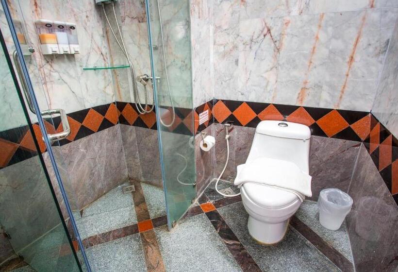 استودیوی لوکس, Triple B Boutique Residence