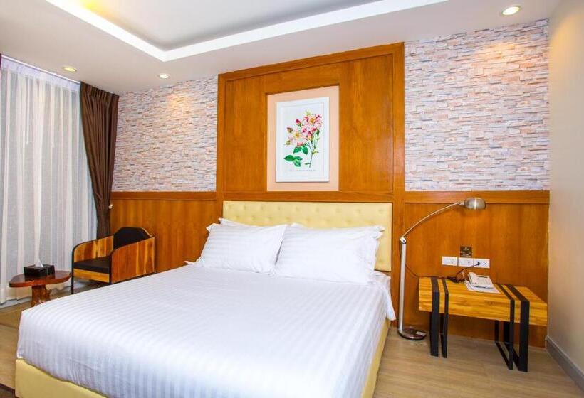 اتاق لوکس با بالکن, Triple B Boutique Residence
