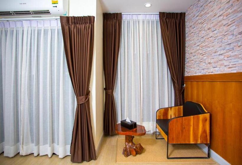 اتاق لوکس با بالکن, Triple B Boutique Residence