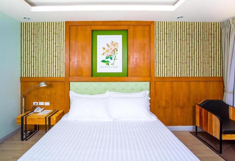 اتاق لوکس با بالکن, Triple B Boutique Residence