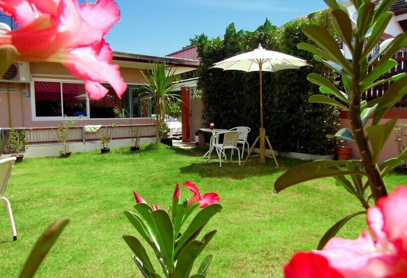 اتاق استاندارد با چشم‌انداز باغ, Wanderlust Bangkok Hostel