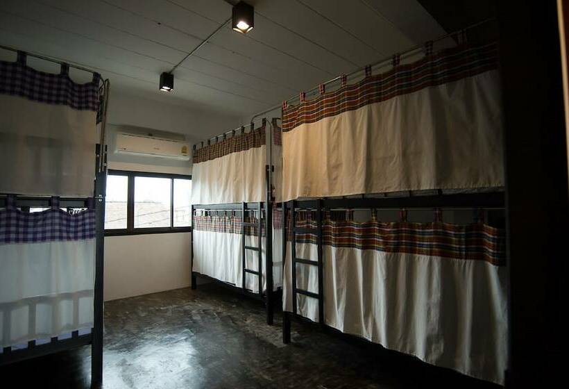 تختخواب در اتاق مشترک, Allsum Hostel