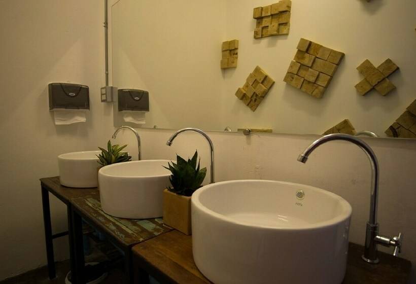 تختخواب در اتاق مشترک, Allsum Hostel