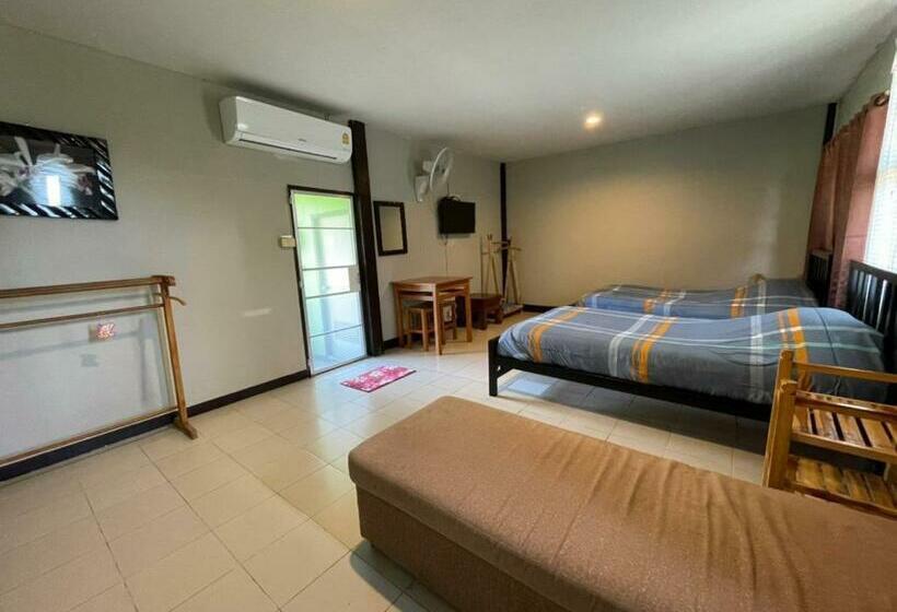 اتاق استاندارد با بالکن, Chiang Dao Hostel