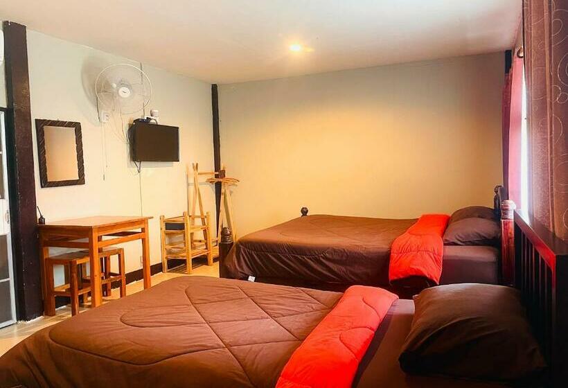 اتاق استاندارد با بالکن, Chiang Dao Hostel