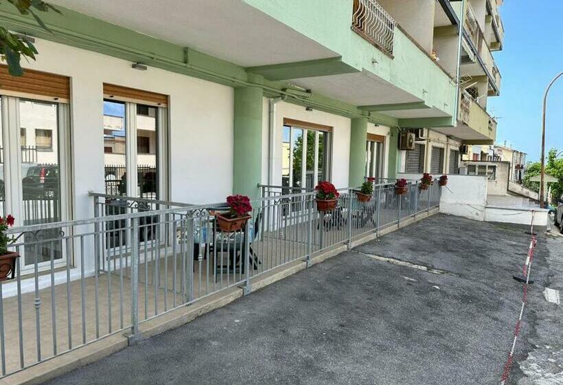 اتاق استاندارد, The Queen Tropea