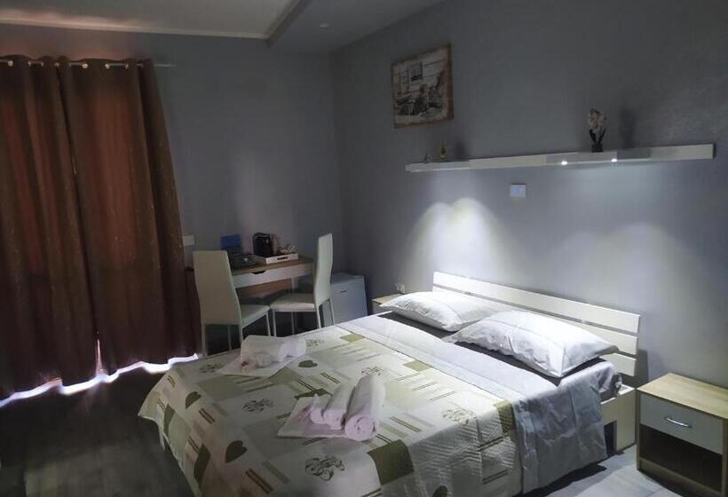 اتاق استاندارد, The Queen Tropea