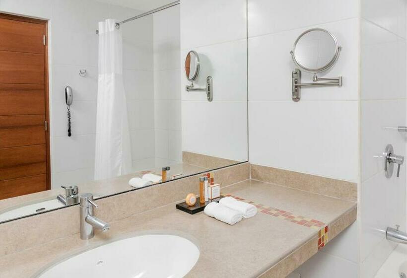 Полулюкс, Costa Del Sol Wyndham Pucallpa