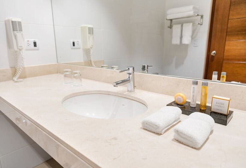 Полулюкс, Costa Del Sol Wyndham Pucallpa