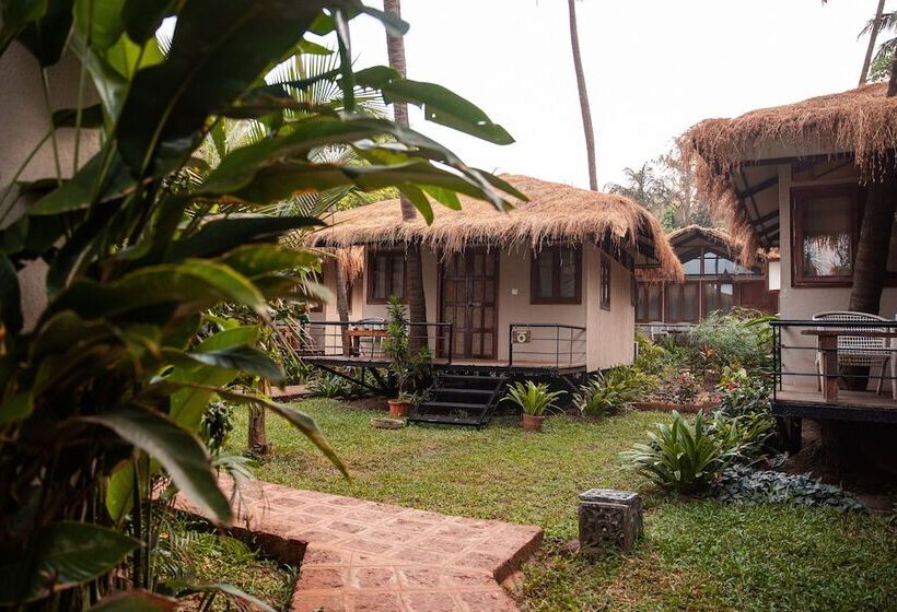 小室, Anahata Retreat Sea Front Resort