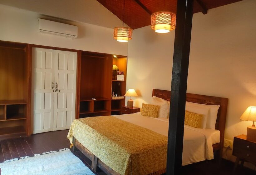 小室, Anahata Retreat Sea Front Resort