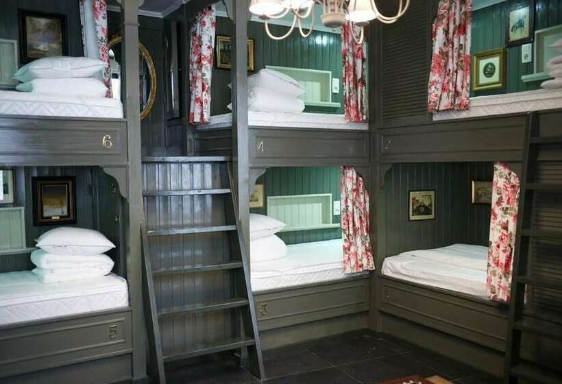 تختخواب در اتاق مشترک, Hostel Galia