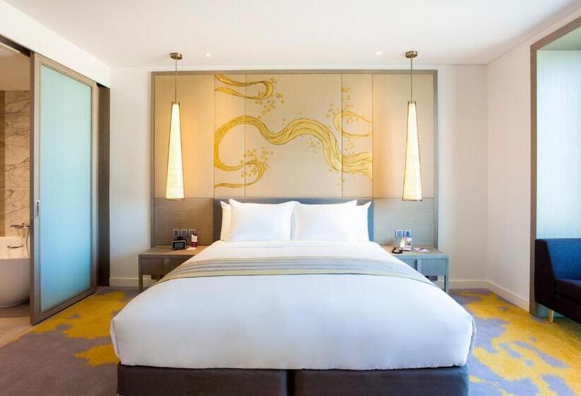 带大床的俱乐部房间, Crowne Plaza Vientiane, An Ihg