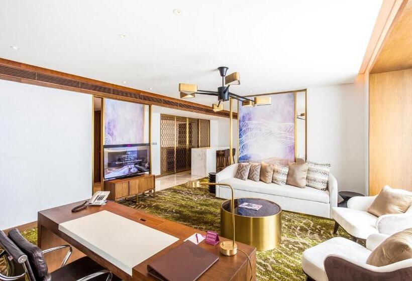 带大床的套房, Crowne Plaza Vientiane, An Ihg