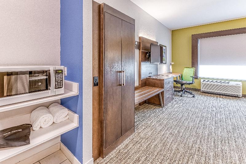 キングサイズベッドのスタンダードルーム, Holiday Inn Express & Suites   Rantoul, An Ihg