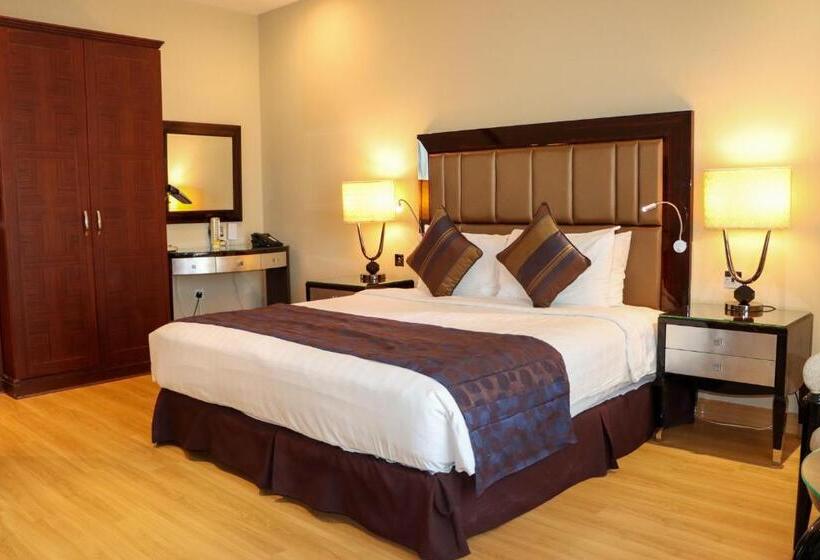 سوییت جونیور, Strato Hotel By Warwick