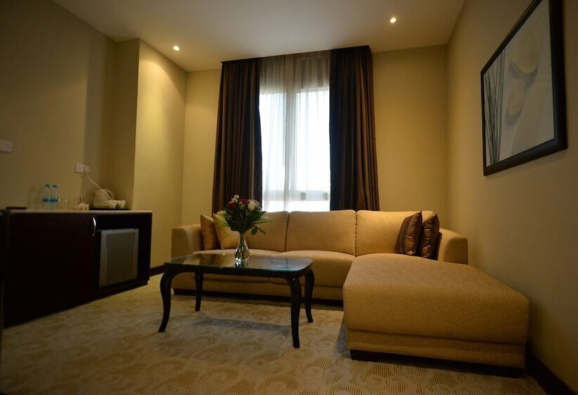 سوییت اجرایی, Strato Hotel By Warwick