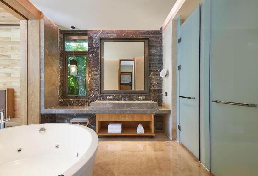 Вилла 3 Спальни с Бассейном, The Westin Shimei Bay Resort