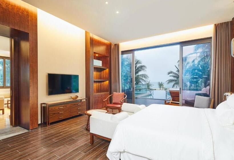 Вилла 3 Спальни с Бассейном, The Westin Shimei Bay Resort