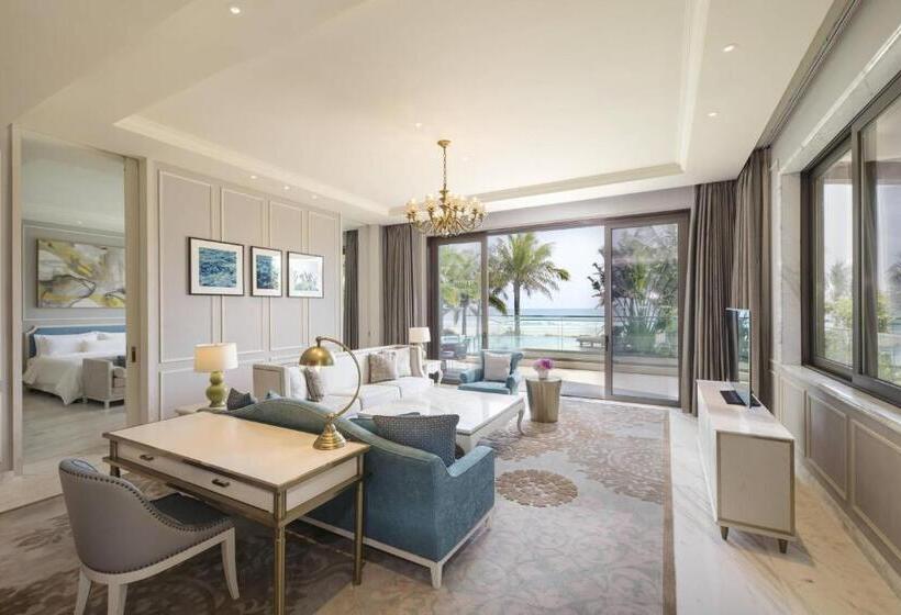Вилла 3 Спальни с Бассейном, The Westin Shimei Bay Resort