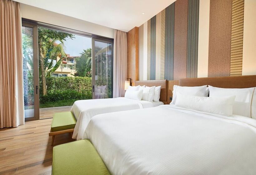 Вилла 3 Спальни, The Westin Shimei Bay Resort