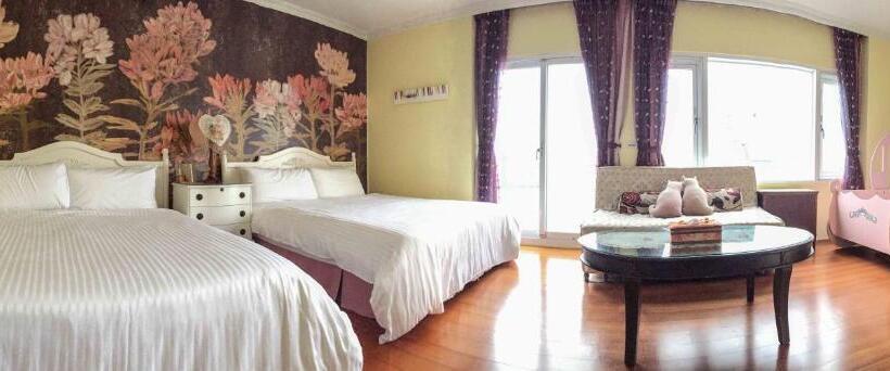 اتاق خانوادگی, 4 Seasons Garden B&b