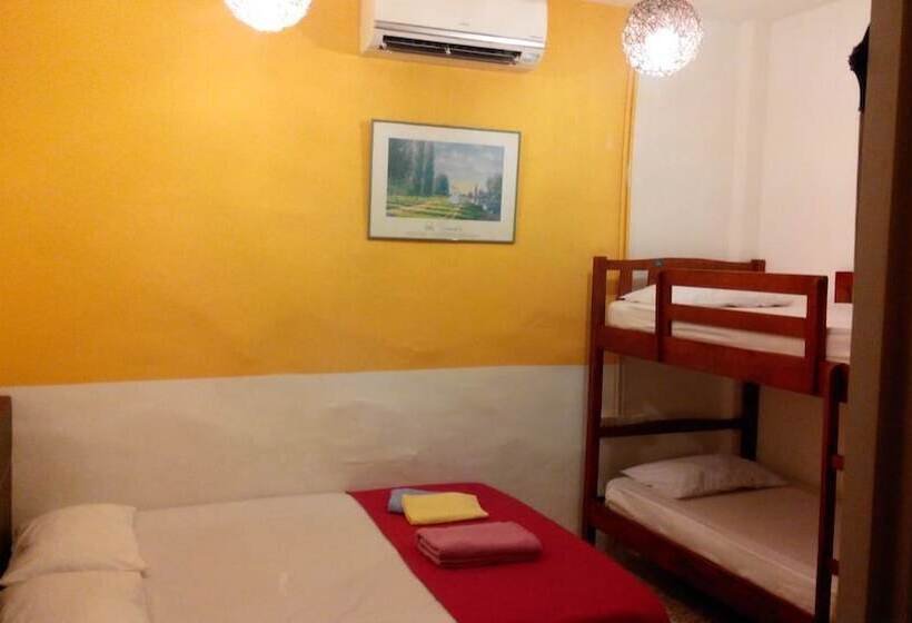 Семейный Номер Совместный Санузел, Cocoa Mews Cafe & Homestay   Hostel