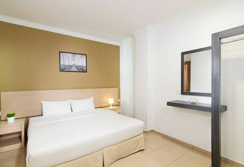 Апартаменты Deluxe 2 Спальни, Golden View Serviced Apartment
