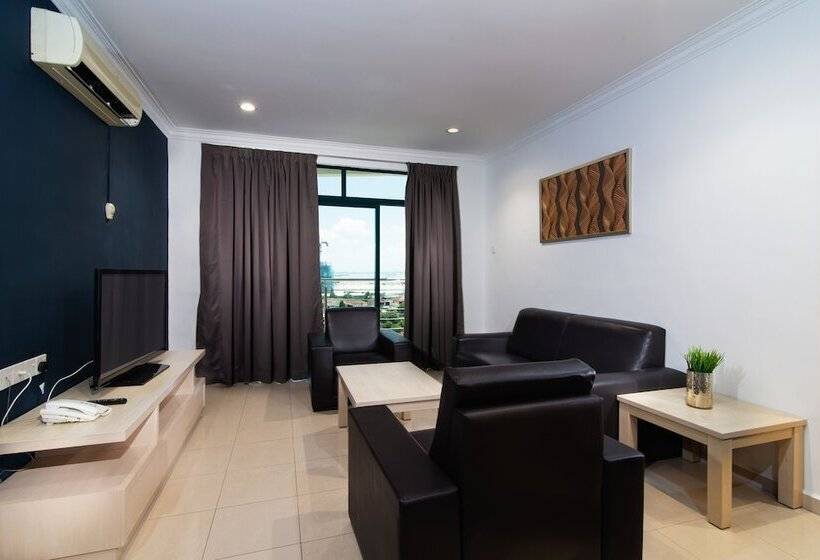 Апартаменты Deluxe 3 Спальни, Golden View Serviced Apartment