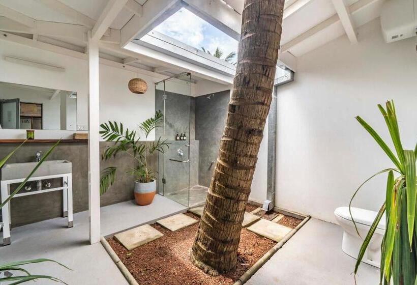 共用房间的床, Global Surf Lodge Kabalana