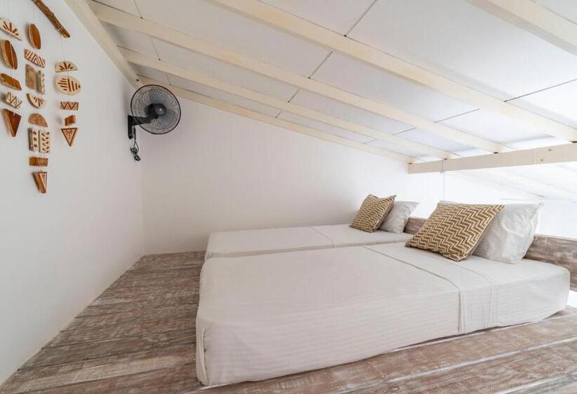 共用房间的床, Global Surf Lodge Kabalana