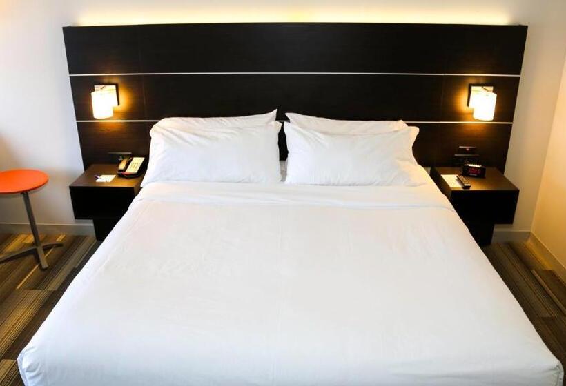 חדר דלוקס מותאם לאנשים עם מוגבלויות, Holiday Inn Express & Suites Kingston Ulster, An Ihg