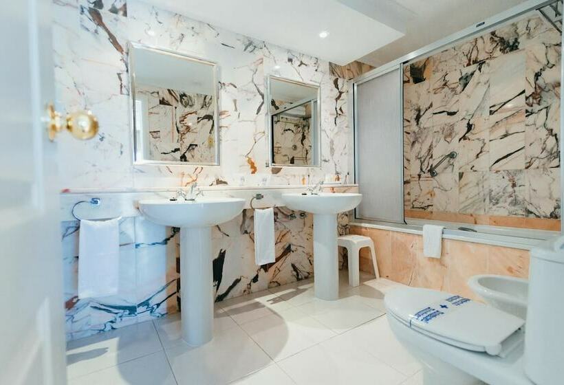 Apartament 2 Dormitoare cu Priveliște către Mare, Hollywood Mirage   Excel Hotels & Resorts