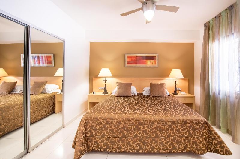 Apartament 2 Dormitoare cu Priveliște către Mare, Hollywood Mirage   Excel Hotels & Resorts