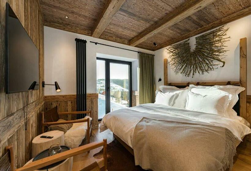 اتاق لوکس با تخت بزرگ, Nový Pokoj Hotelu Emerich