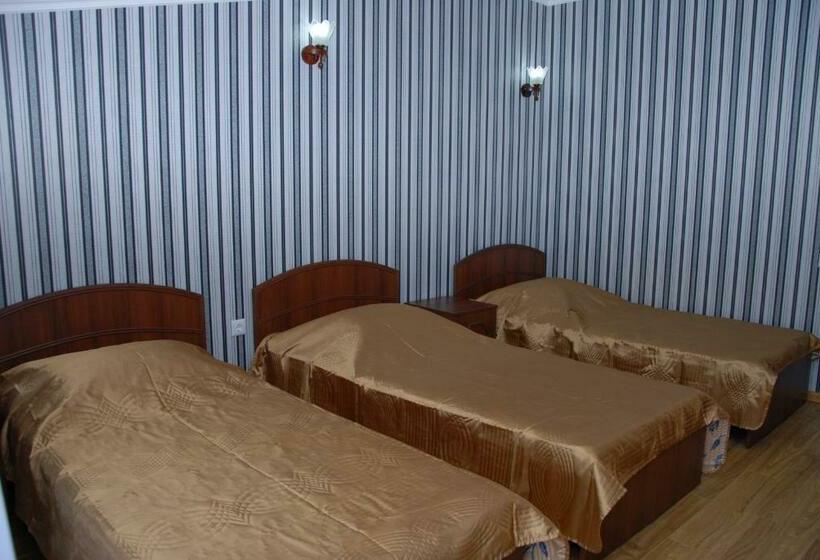 Quarto Triplo Estandar, Exotica