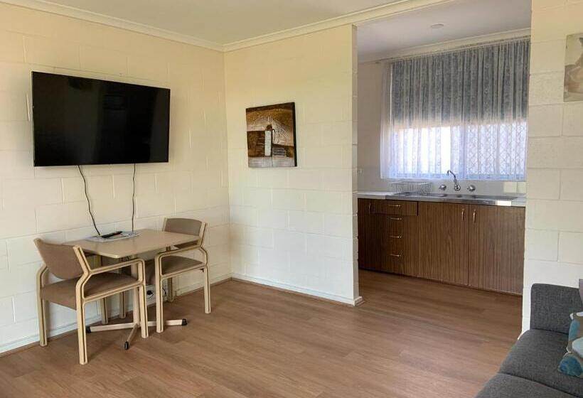 침실 2개 아파트, Plainsman Motel