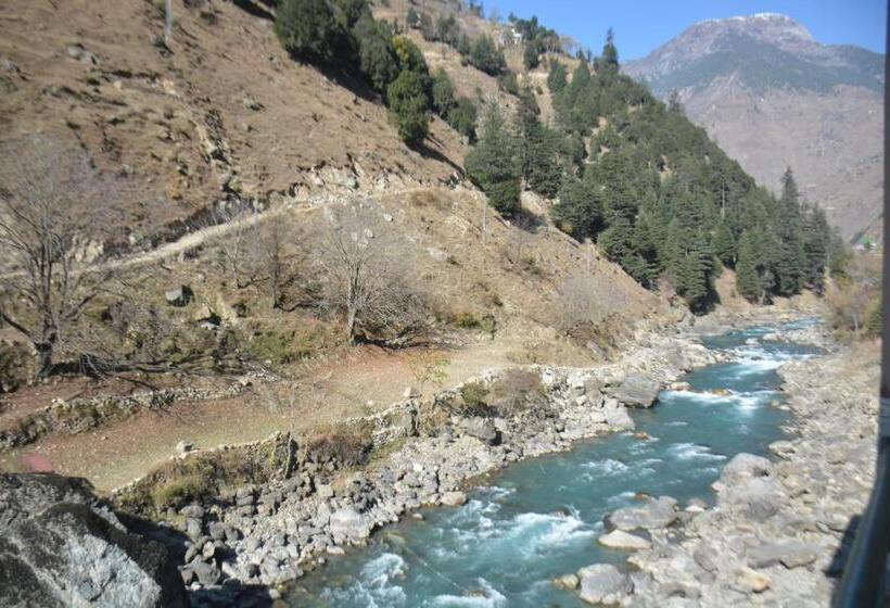 اتاق استاندارد سه نفره, Pc Green Hotel, Mahandri, Kaghan