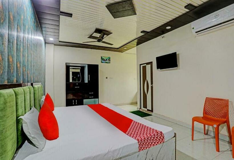 Трехместный Номер Классика, Oyo Flagship K1 Hotel And Restaurant