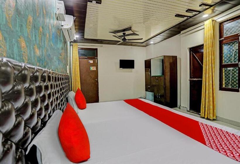 Трехместный Номер Классика, Oyo Flagship K1 Hotel And Restaurant