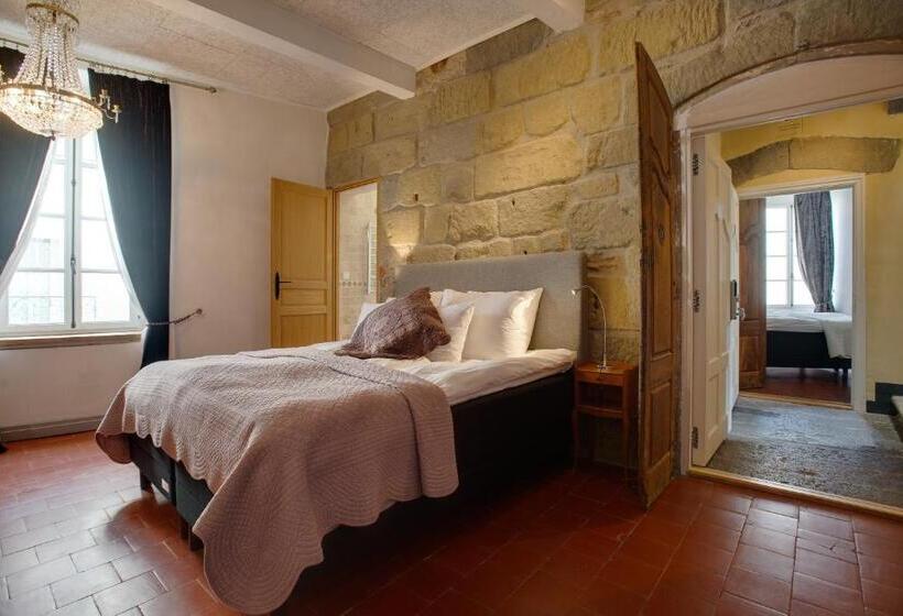 Номер Deluxe, Rue Galilee