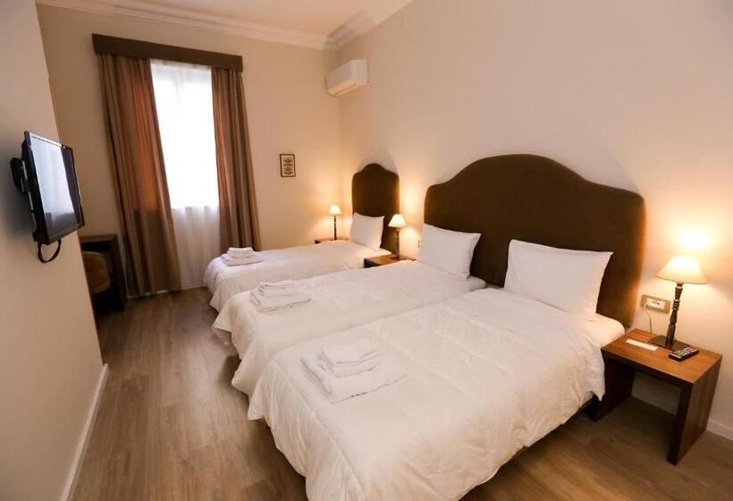 수피리어 트리플 룸, Hermes Tirana